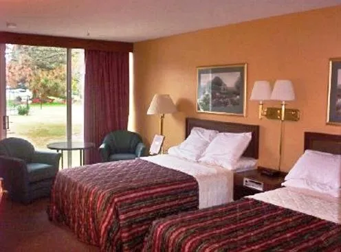 Oaks Inn Hotel Dining & Event Center - Image 1