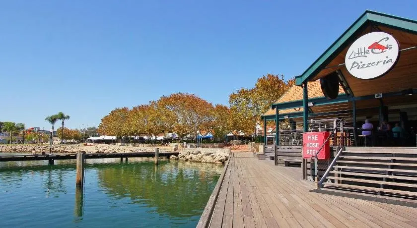 Hillarys Marina Apartment - Image 1
