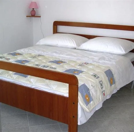 Smoljo Apartments Vinisce - Image 1