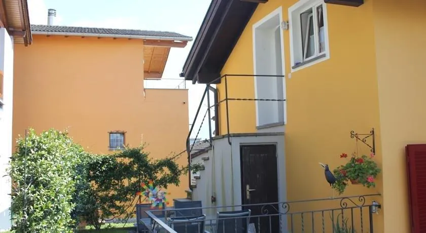 Casa Gialla - Image 1