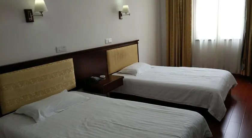 Shanghai Junhang Holiday Hotel - Image 1