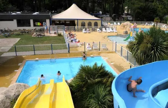 Camping Le Chateau du Petit Bois - Image 1
