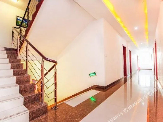 Witty Monkey Hotel - Image 1