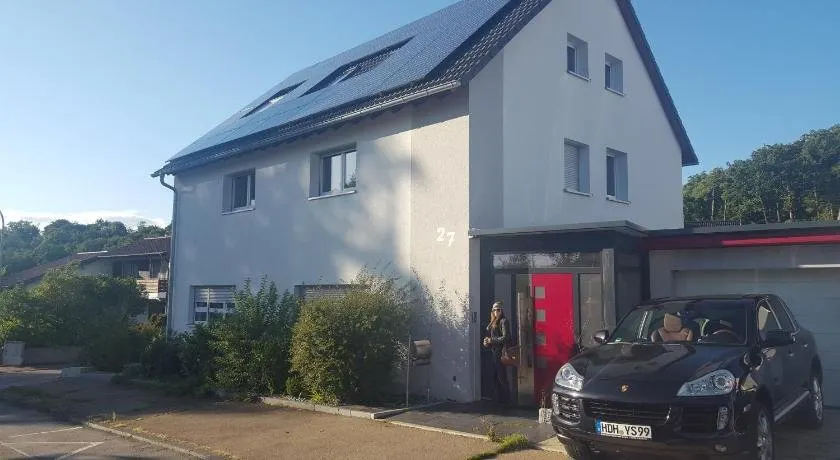 VOLL ausgestattete DG- Wohnung in HDH ruhige zentrale Lage - Image 1