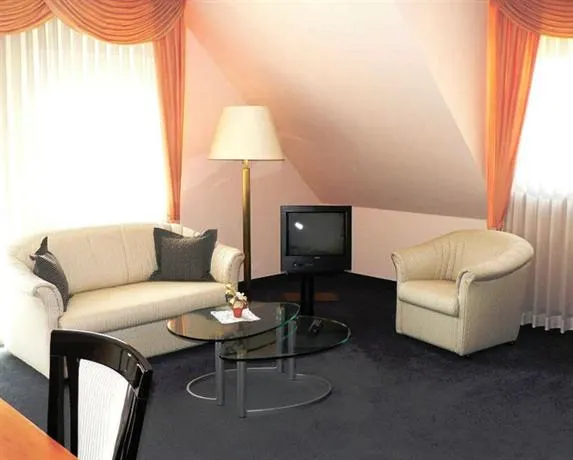 ZUR LINDE - Image 1