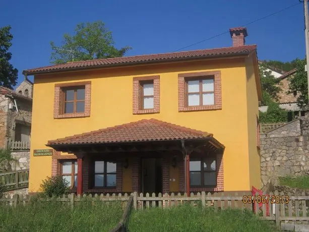 Casa De Aldea Balcon De Los Picos - Image 1