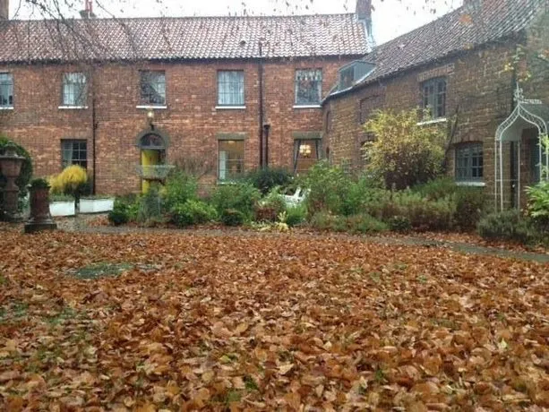 The Hollies Bed & Breakfast - Image 1