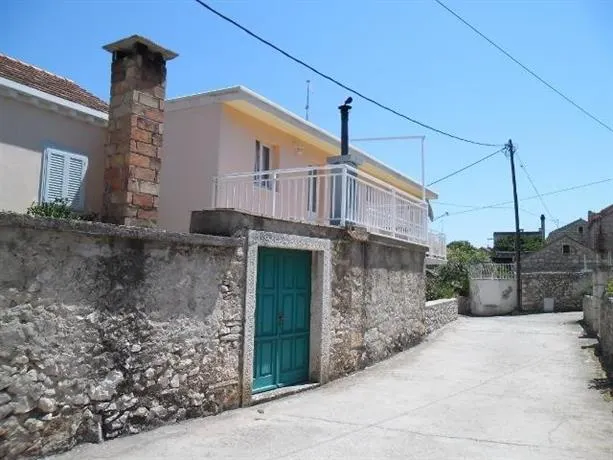 Milina Apartments - Image 1