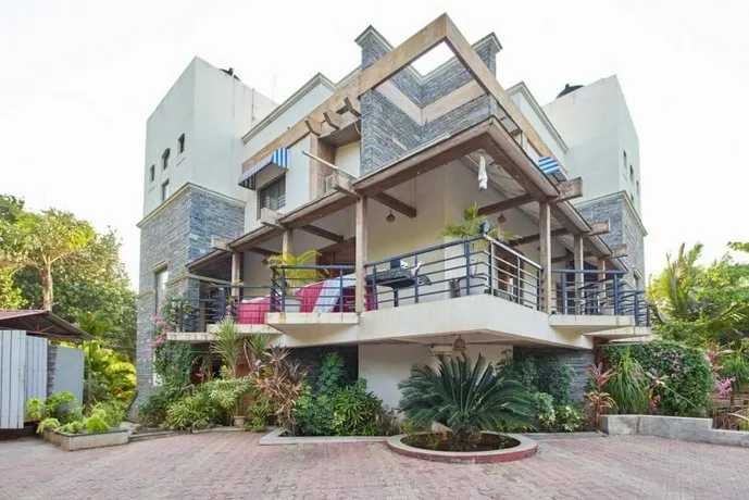 Blue Water Resort - Image 1