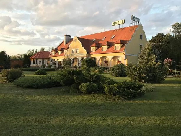 Autohof Top Hotel Hegyeshalom - Image 1