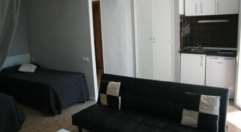 Apartamentos Tres Carabelas Casa Azahar - Image 1