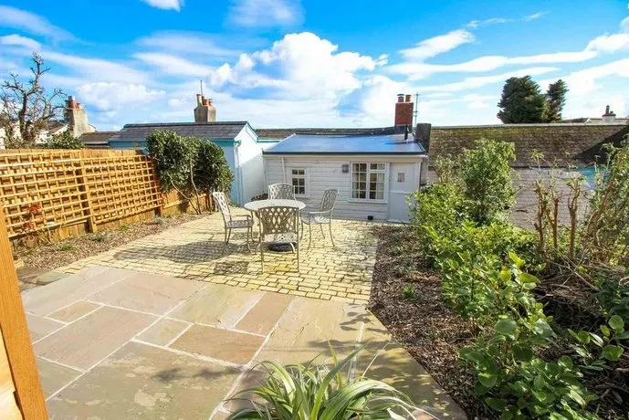 Little Cottage - Image 1