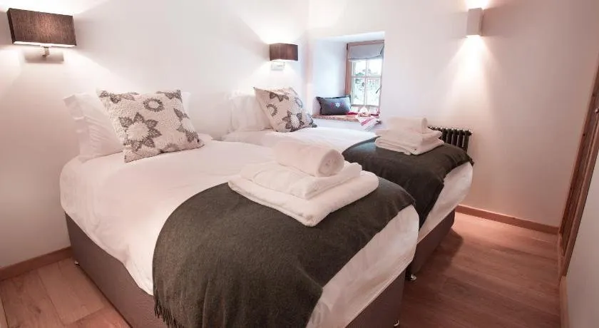 Chalet Vogue - Image 1