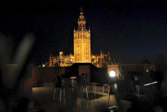 Grand Luxe Hostel - Image 1
