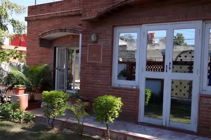 Col Sharma's Homestay - Image 1