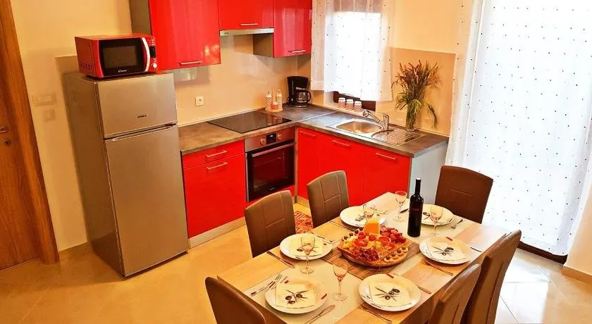 The Willow Garden Apartment House - Image 1