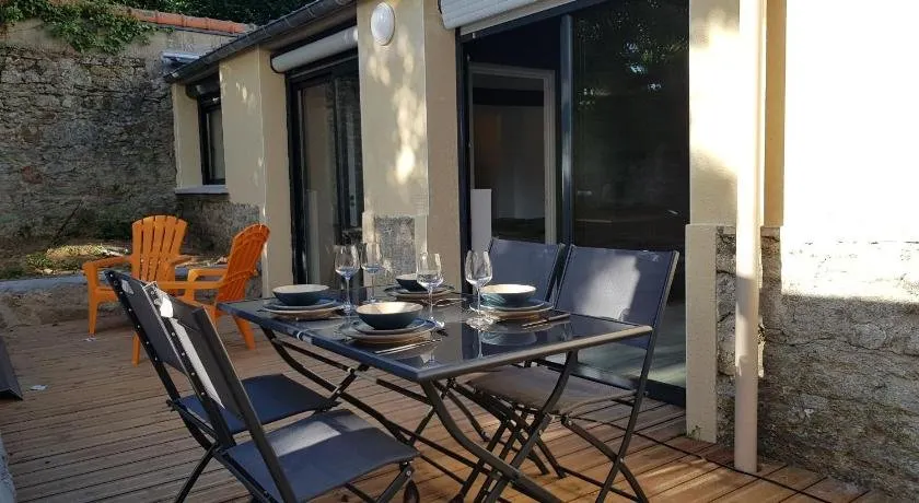 L'atelier et sa terrasse - Image 1