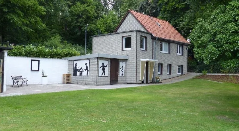 Kunstlerhaus am Teich naturnahes Wohnen - Image 1