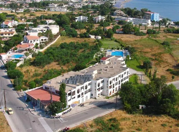 Evita Beach Hotel - Image 1