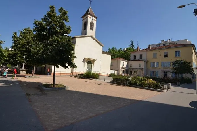 Le Petit Lumiere - Image 1