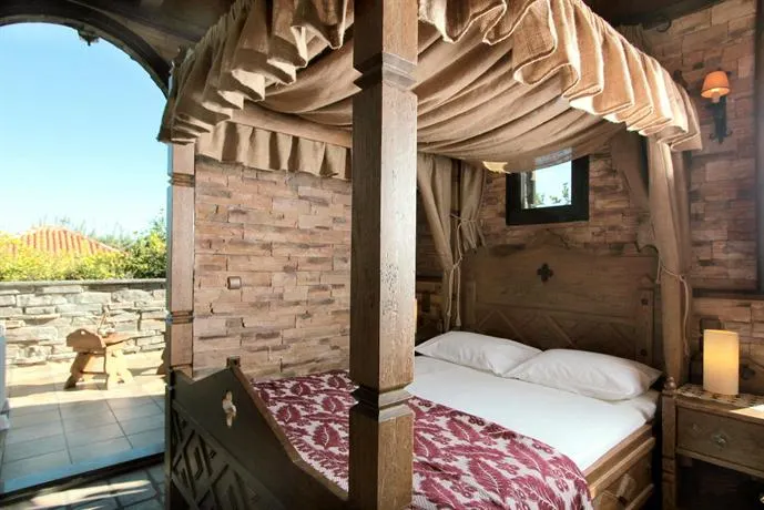 Red Bishop Villa - Image 1