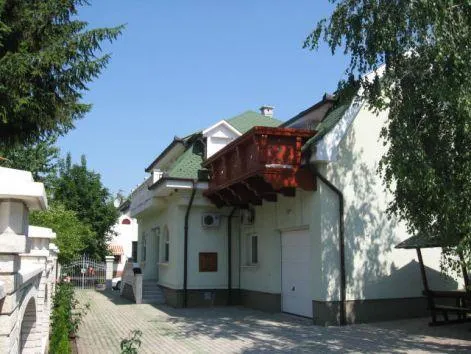 Luna Apartmanhaz - Image 1