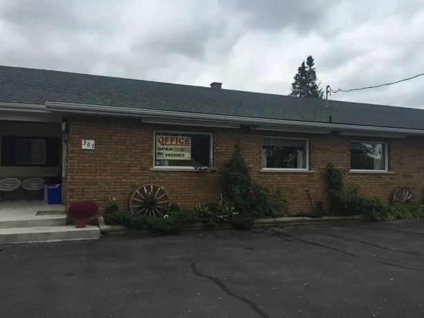 Napanee Motel - Image 1