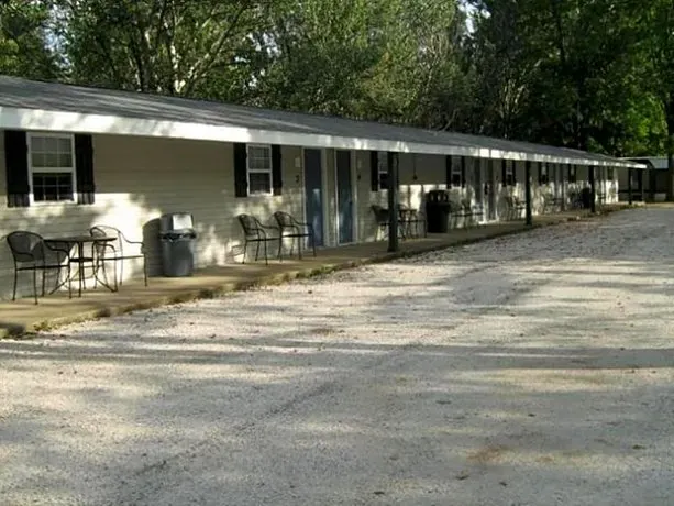 The White Caps Motel And RV Park - Image 1
