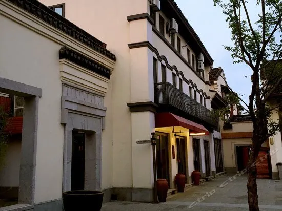 Bantang Hotel - Image 1