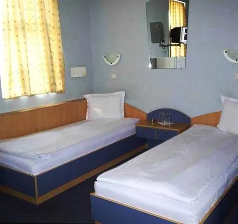 Hotel Amethyst - Image 1