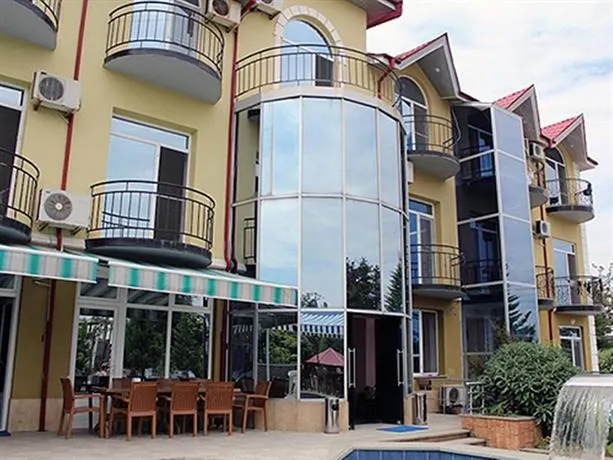 Delta Hotel - Image 1