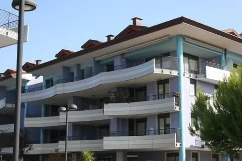 Costa Azzurra Beach Apartments - Image 1