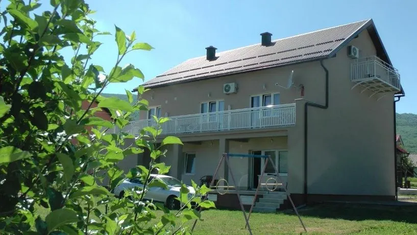 Apartment and Rooms Aračić - Image 1