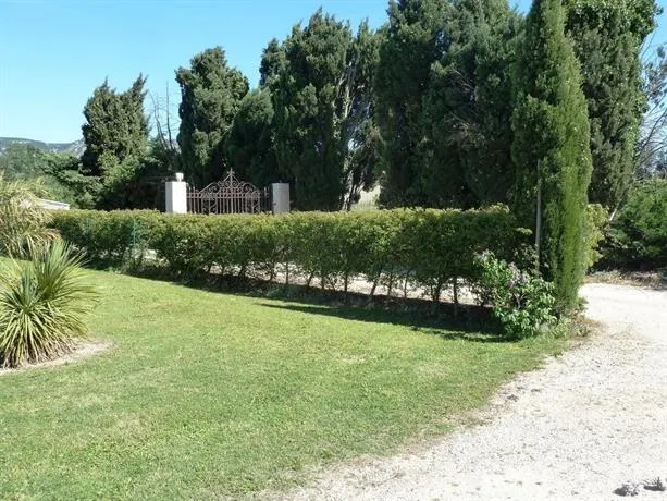 Mas à Cheval-Blanc en Provence - Image 1