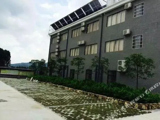 Jinyangguang Holiday Hotel - Image 1