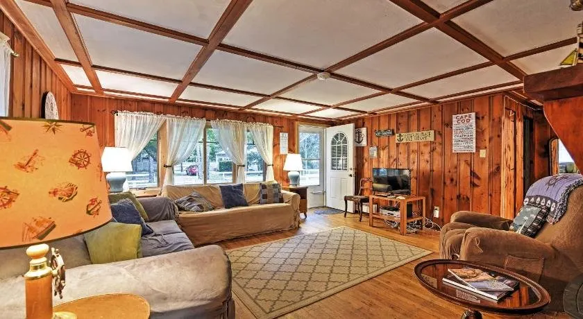 Cozy Yarmouth Home w/Private Deck - Walk to Beach - Image 1