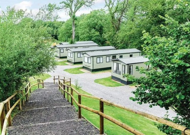 WOODBURY WOODS - Image 1