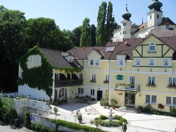Landhotel Donautalblick - Image 1