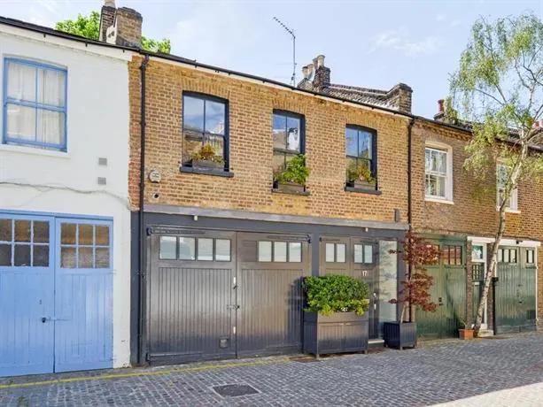 Veeve Beautiful Kensington Mews House Russell Gardens Mews - Image 1
