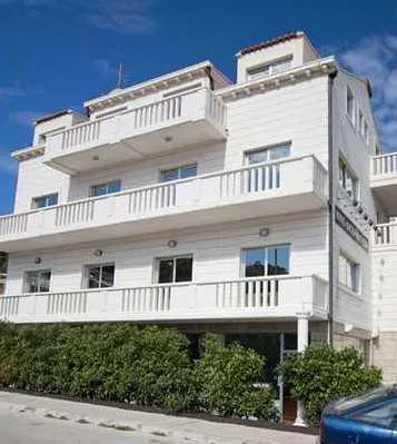 Cocoon Hostel - Image 1