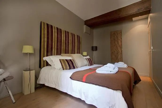 Musée du Louvre St Honoré Luxury 3 bedroom Apartment - Image 1