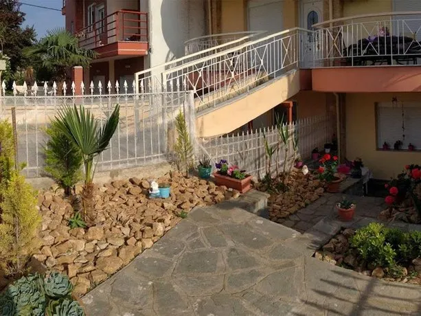 Blue Moon Apartments - Image 1