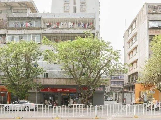 Jinfeng Business Hotel Zhanjiang - Image 1