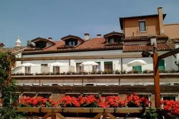 Banshanyi Youth Hostel - Image 1