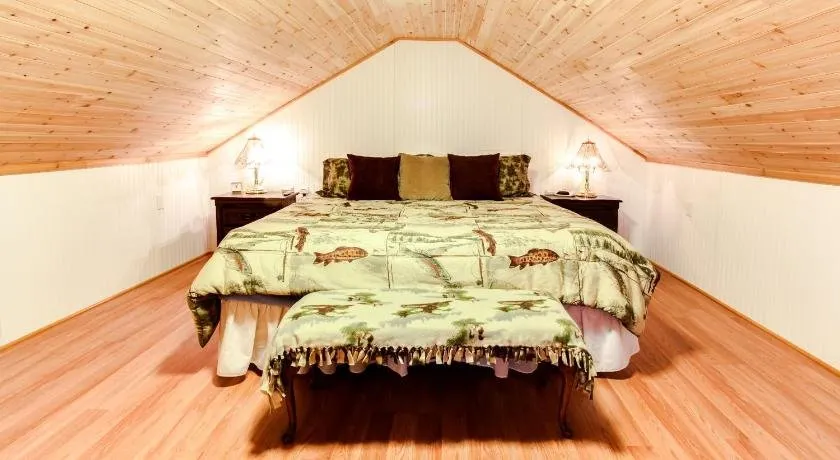 Scenic Bay Float Home Hideaway - Image 1