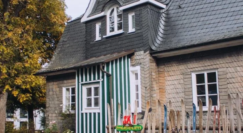 Landfein-Villa Marathon - Image 1