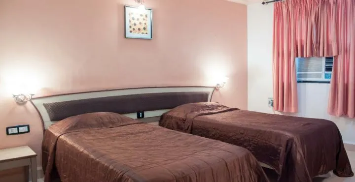 Om Shiv Hotel - Image 1