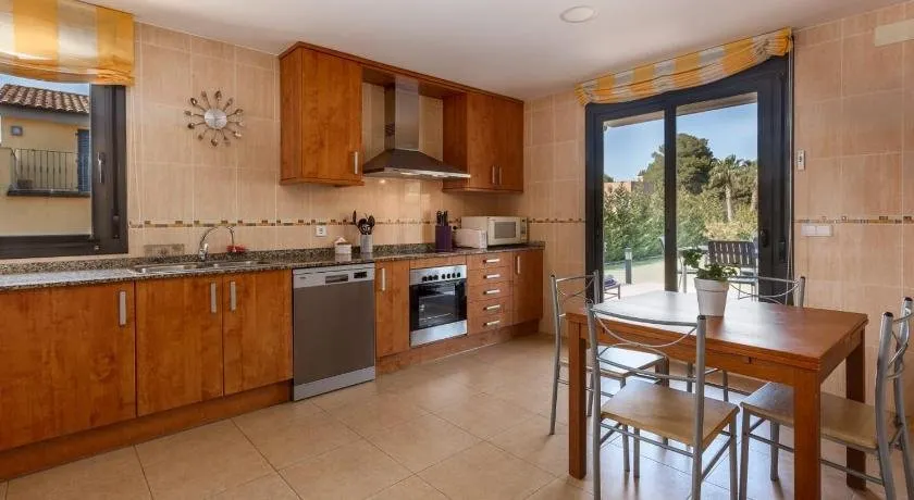 Luxury Villa near the Sea - Image 1