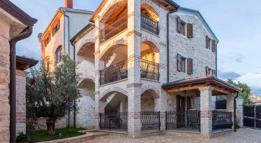 Apartments P&B - Image 1