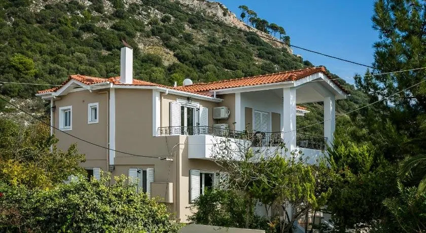 Julia's Luxury Apartments - Image 1